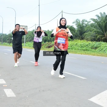 Runner Photo 1685747