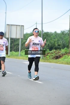 Runner Photo 1685768