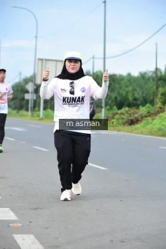 Runner Photo 1685982