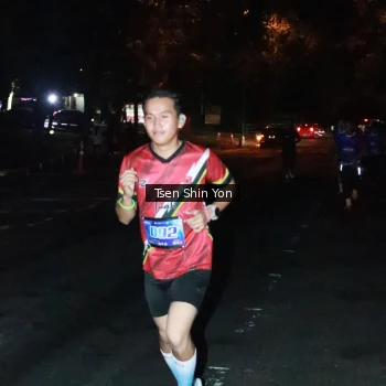 Runner Photo 1700102