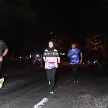 Runner Photo 1700112