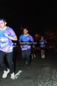 Runner Photo 1700144