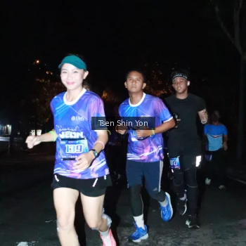Runner Photo 1700180
