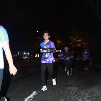 Runner Photo 1700187