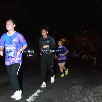 Runner Photo 1700196