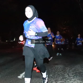 Runner Photo 1700210