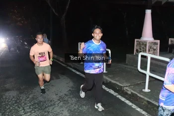 Runner Photo 1700375