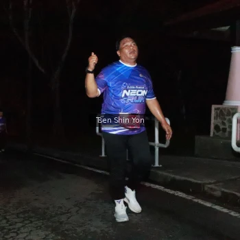 Runner Photo 1700464