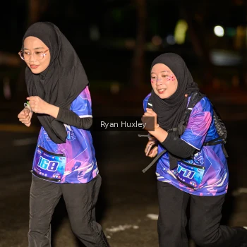 Runner Photo 1702181