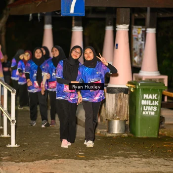 Runner Photo 1702538