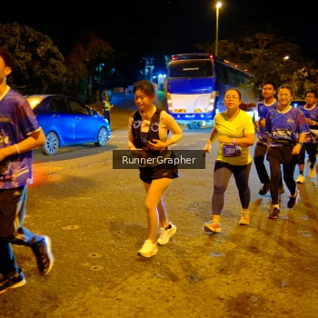 Runner Photo 1702684