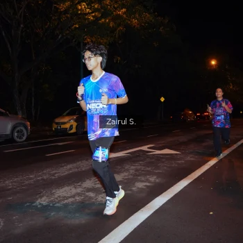 Runner Photo 1703123