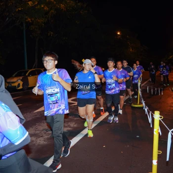 Runner Photo 1703357