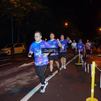 Runner Photo 1703498