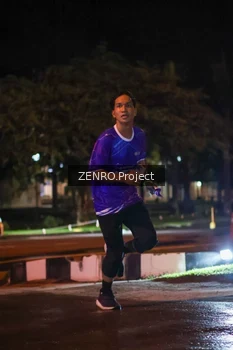 Runner Photo 1703648