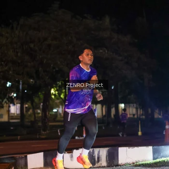 Runner Photo 1703893
