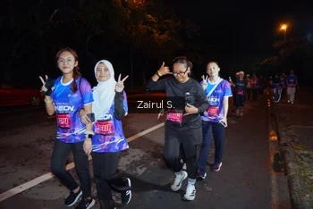 Runner Photo 1704024