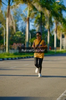 Runner Photo 1705753