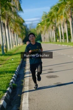 Runner Photo 1706442