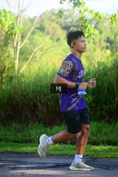 Runner Photo 1707498