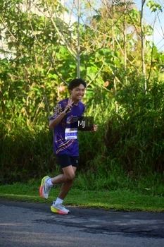 Runner Photo 1708359