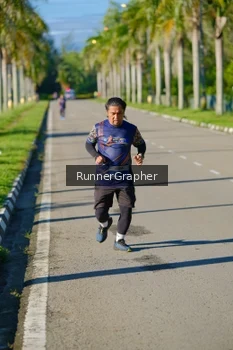 Runner Photo 1712748