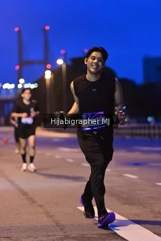Runner Photo 1729863