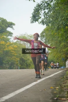 Runner Photo 1735343