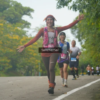 Runner Photo 1735354