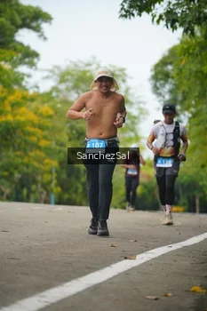 Runner Photo 1735427