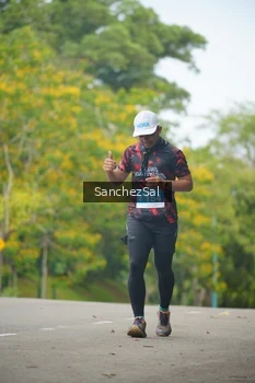 Runner Photo 1735524