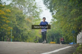 Runner Photo 1735551