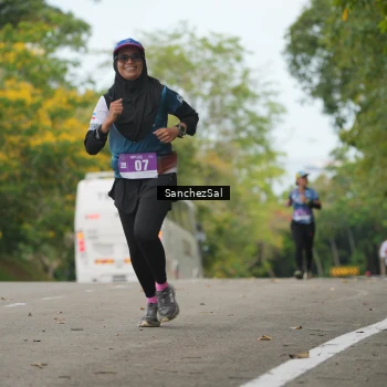 Runner Photo 1735871