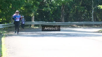 Runner Photo 1739632