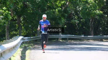 Runner Photo 1740464