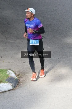 Runner Photo 1743143