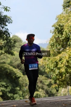 Runner Photo 1745425