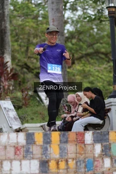 Runner Photo 1747042