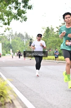 Runner Photo 1760400