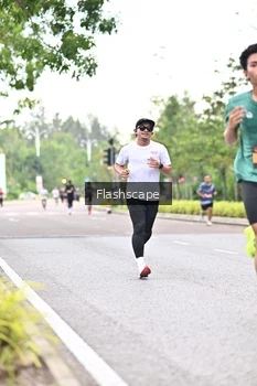 Runner Photo 1760414
