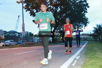 Runner Photo 1771200