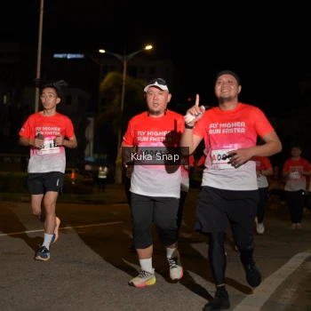 Runner Photo 1785159