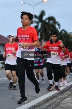 Runner Photo 1790797