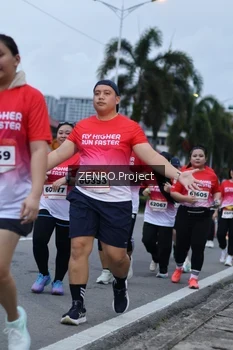 Runner Photo 1795306