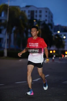 Runner Photo 1796895