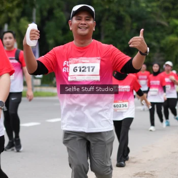 Runner Photo 1800048