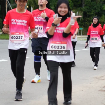 Runner Photo 1800074