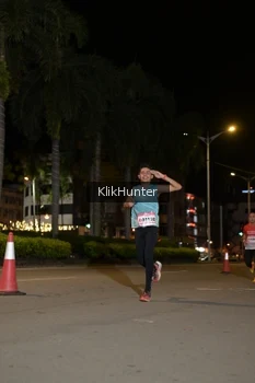 Runner Photo 1800080