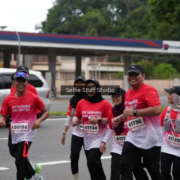 Runner Photo 1800856