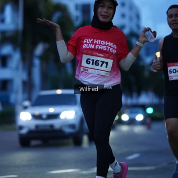 Runner Photo 1806780